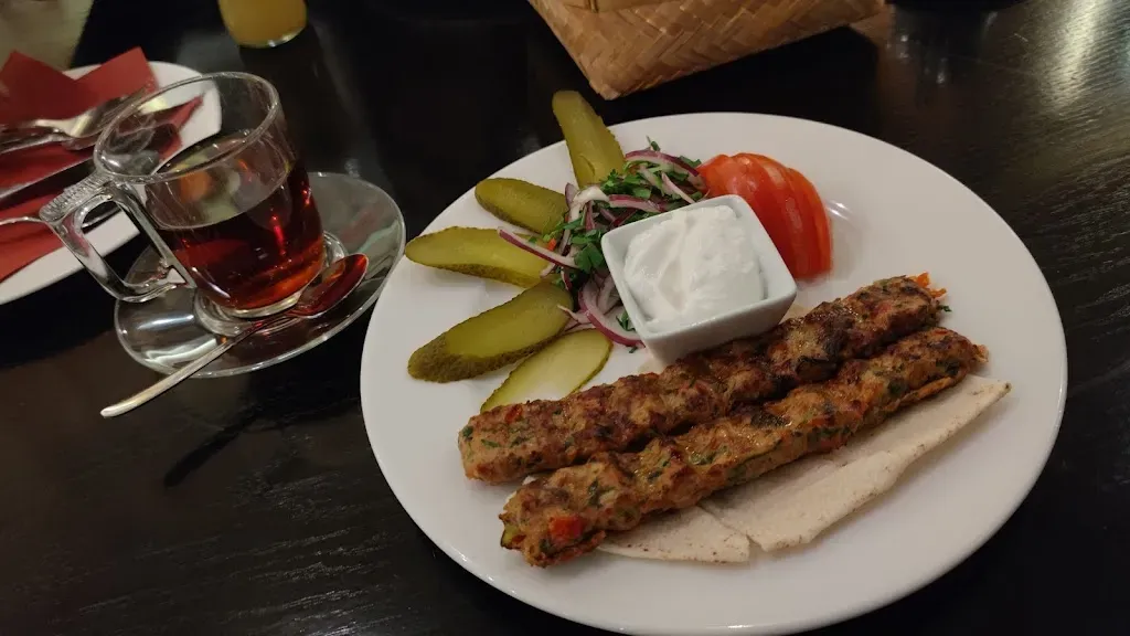 Al-Amir szír étterem és kávézó