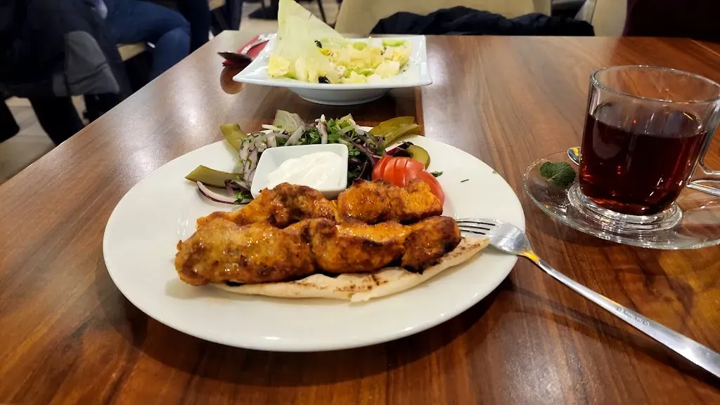 Al-Amir szír étterem és kávézó