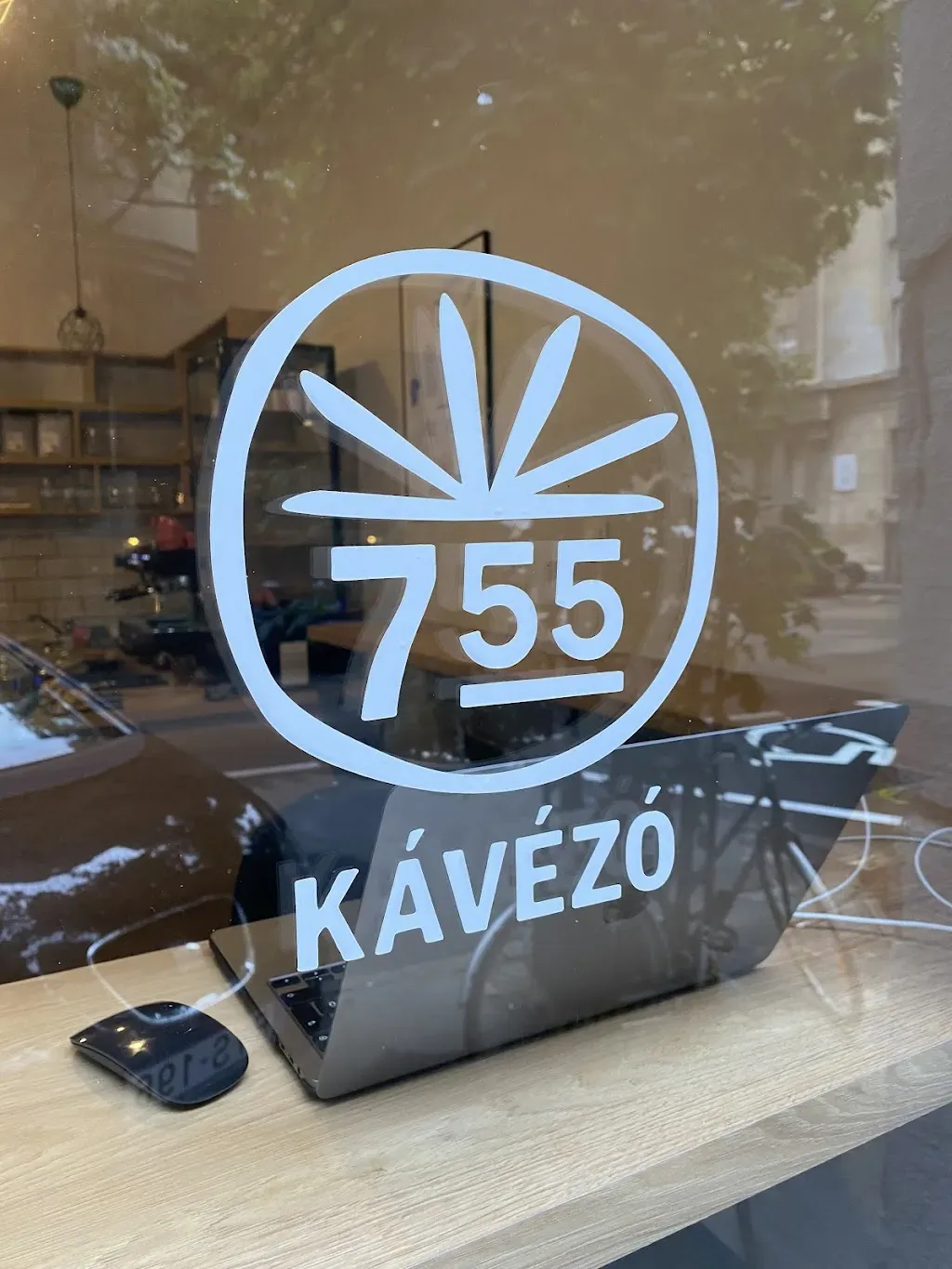 755 Kávézó