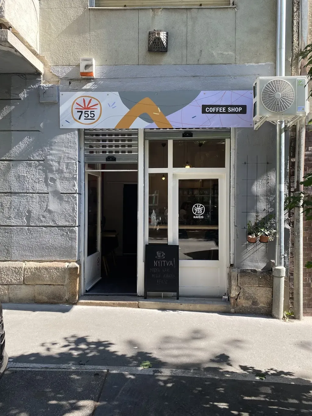 755 Kávézó