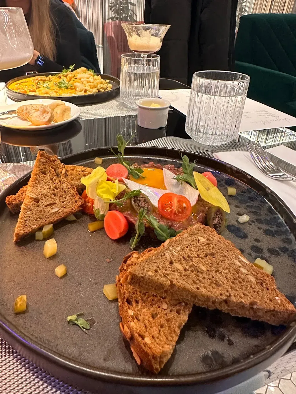 Anri Restaurant & Grill & Free Parking