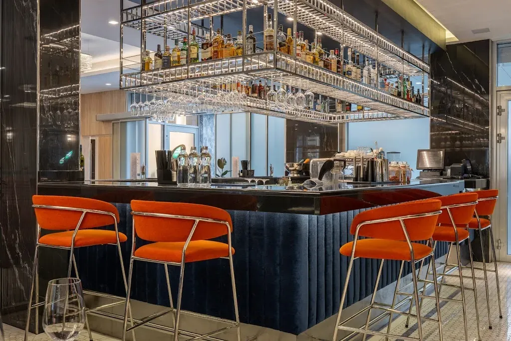 Anri Restaurant & Grill & Free Parking