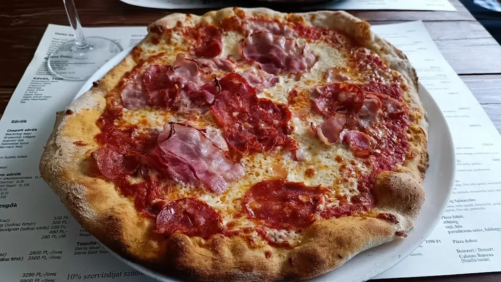 Black Dog Pub Terasz & Pizzéria