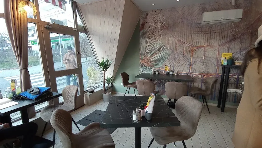 Noam’s Bistro