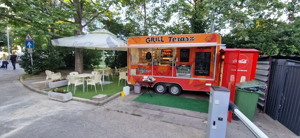 Kiscsibém Grill Terasz