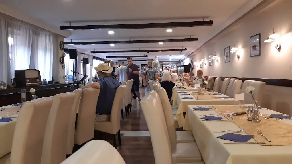 Ínyenc kert étterem & kávéház