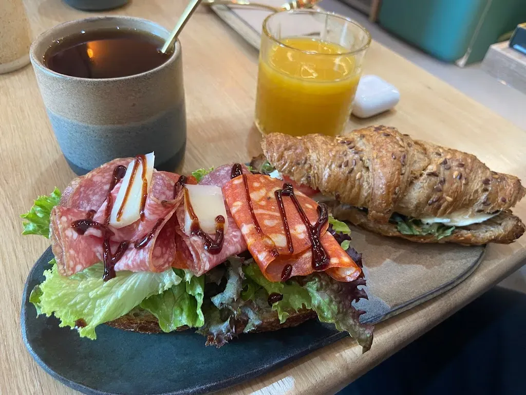 Bomiz Deli