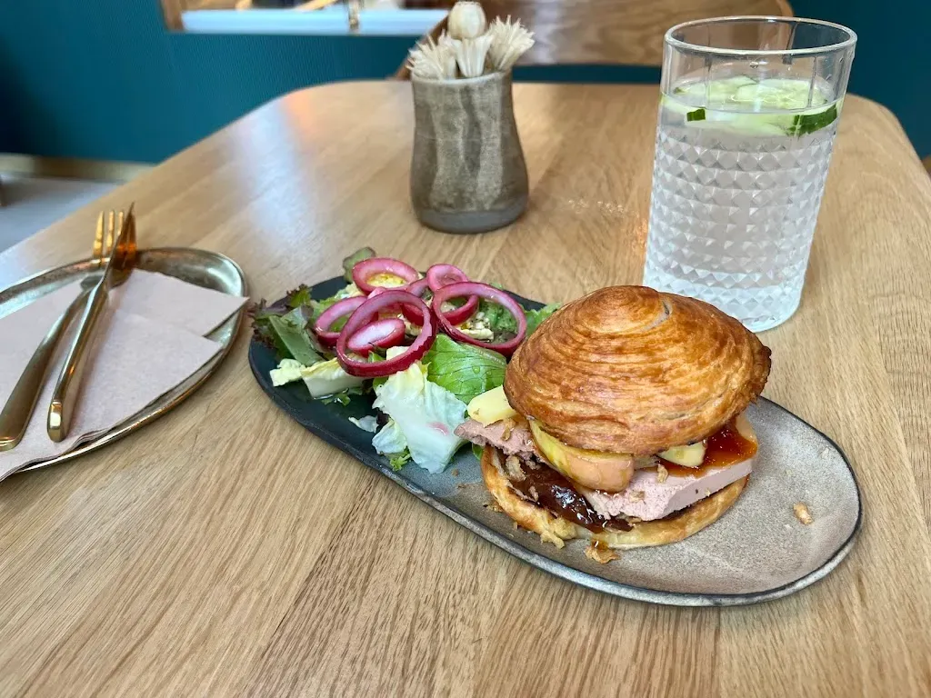 Bomiz Deli