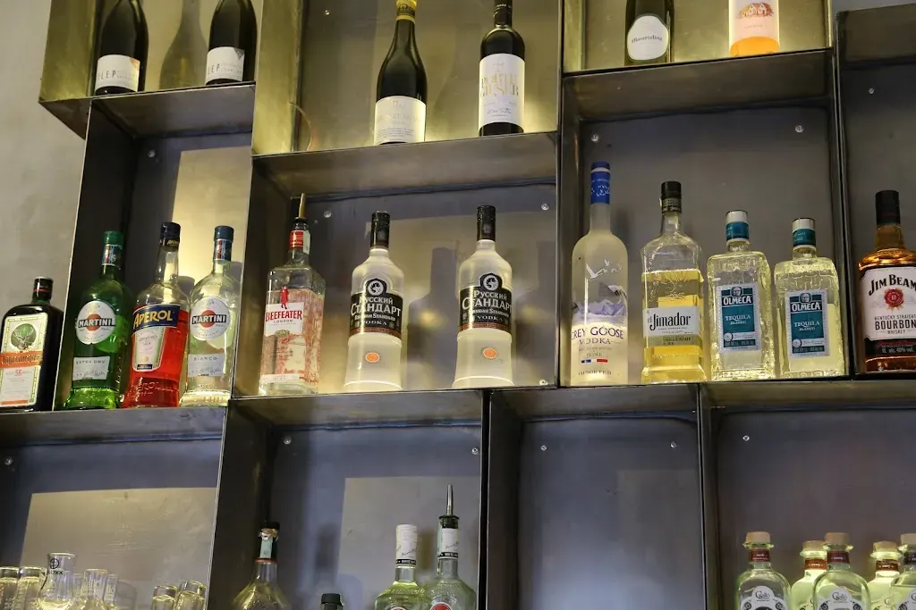 KUZIN Bar