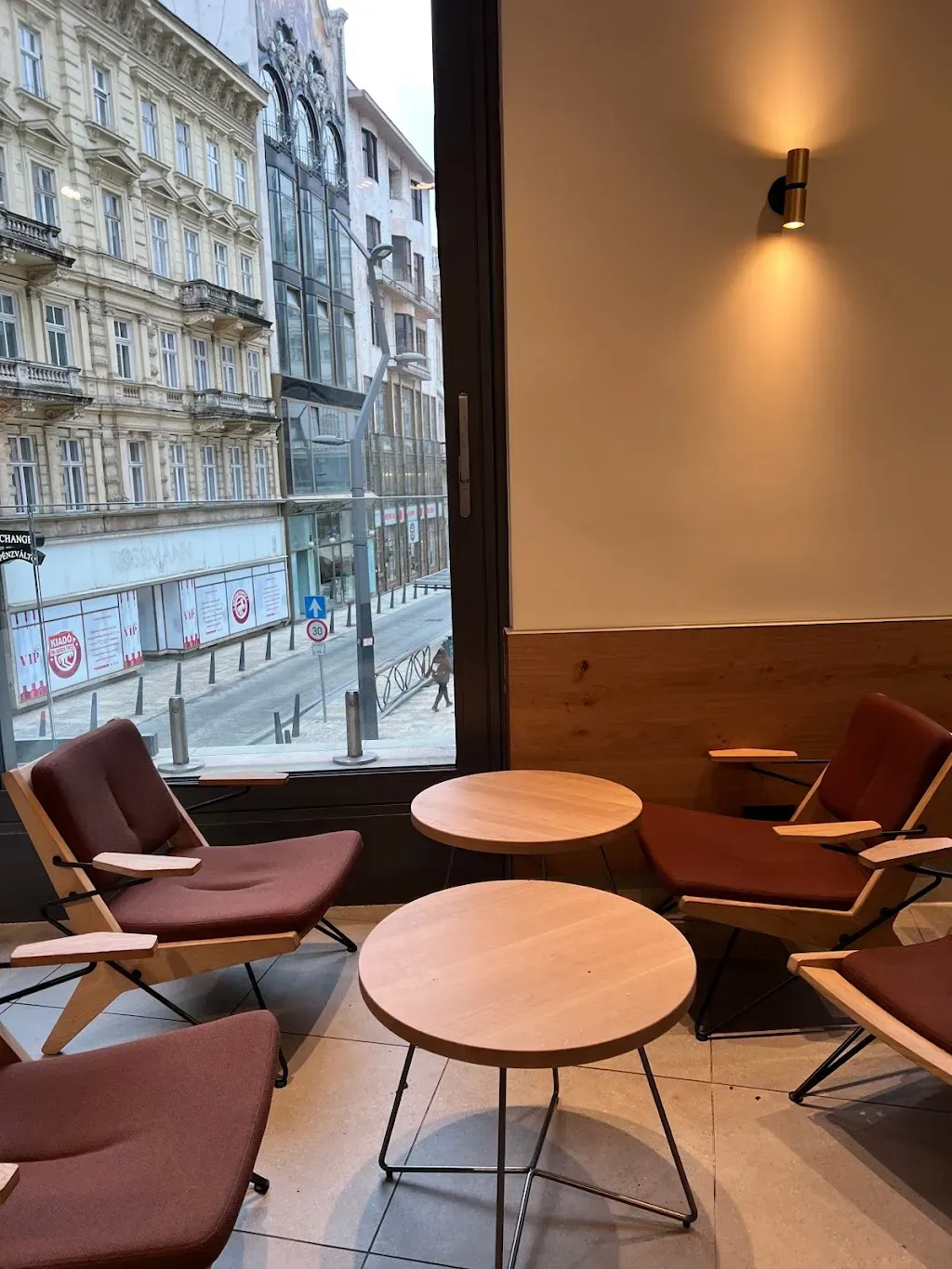 Starbucks Szervita