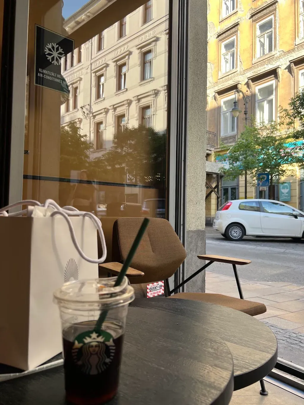 Starbucks Gozsdu