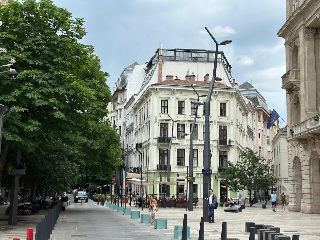 Starbucks Egyetem tér
