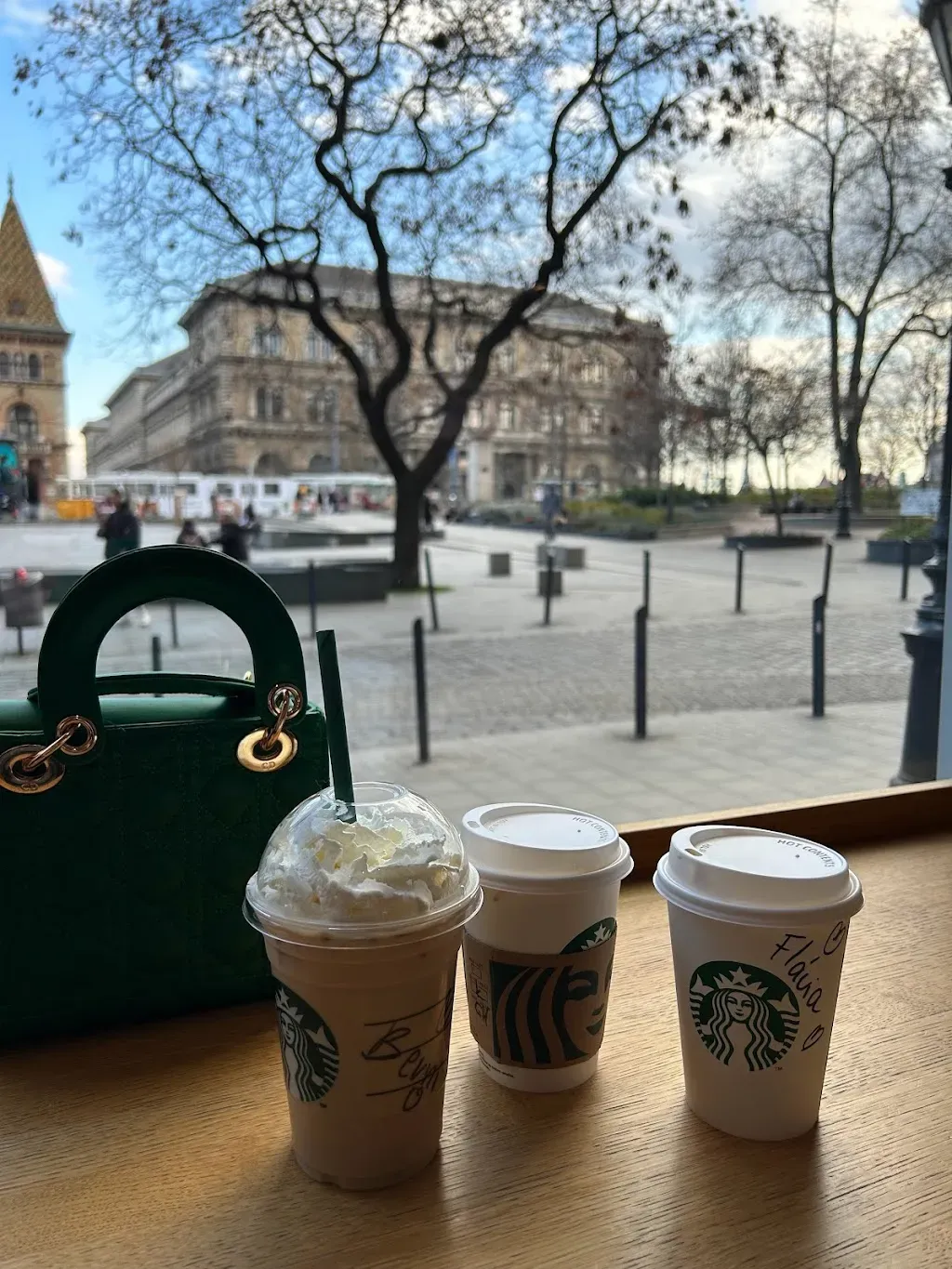 Starbucks Fővám