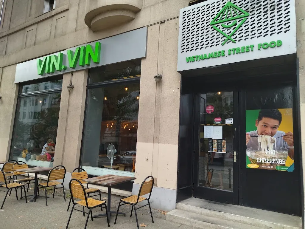 Vin.Vin Bartok Boulevard
