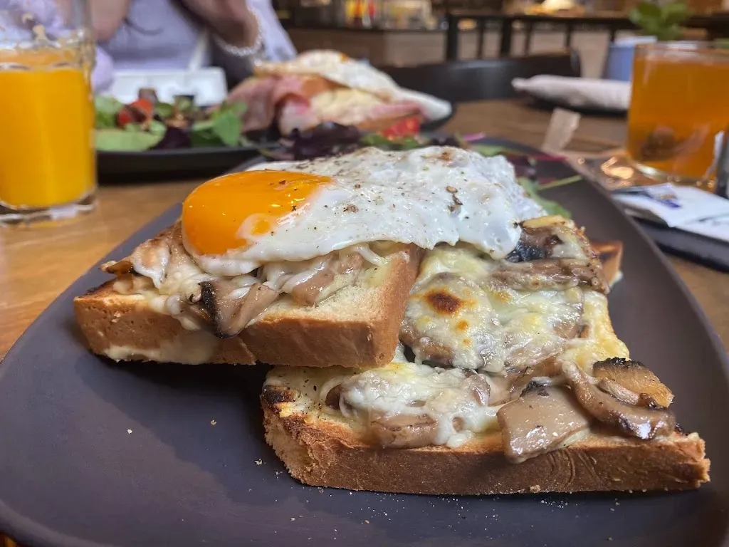 à table!