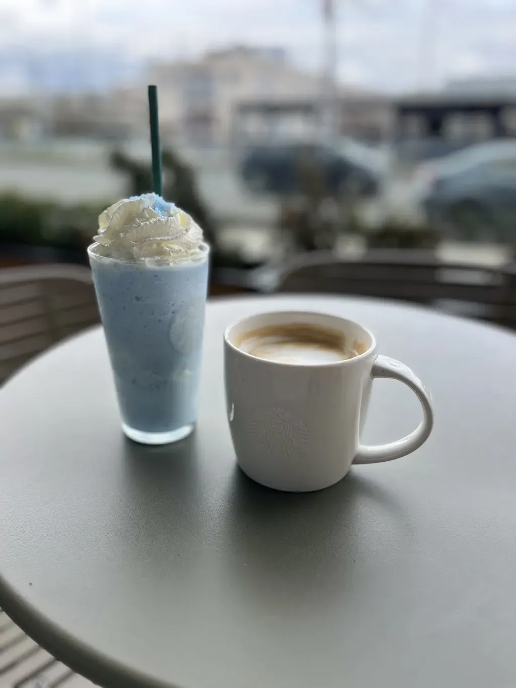 Starbucks Etele Plaza