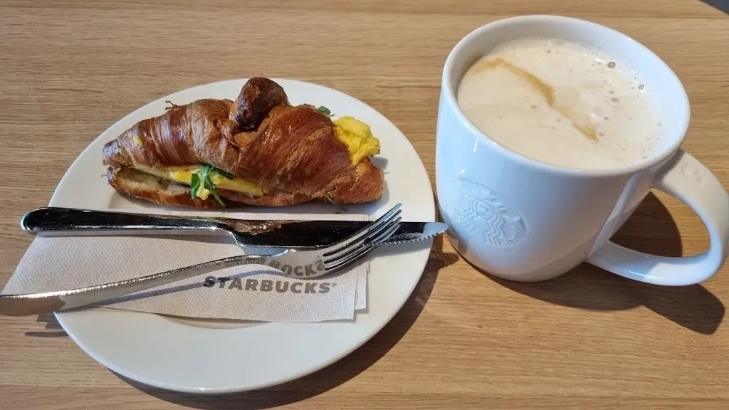 Starbucks Etele Plaza
