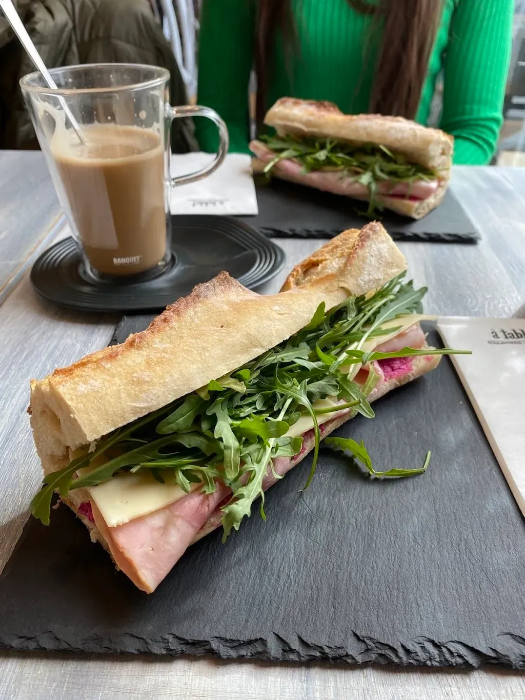 à table!