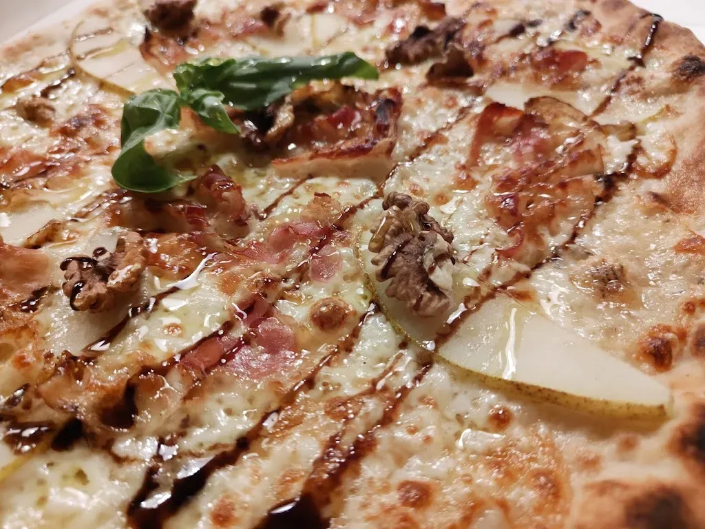 Tomasz i pomidory pizzeria rzymska