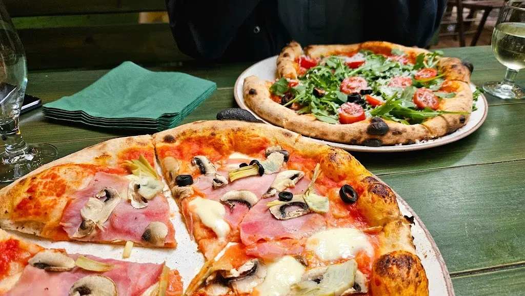 BLUSZCZ - Pizza i Wino