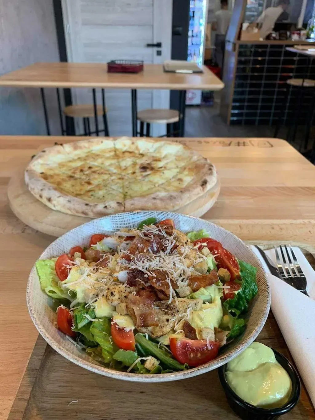 FACES - Pizza & Wine
