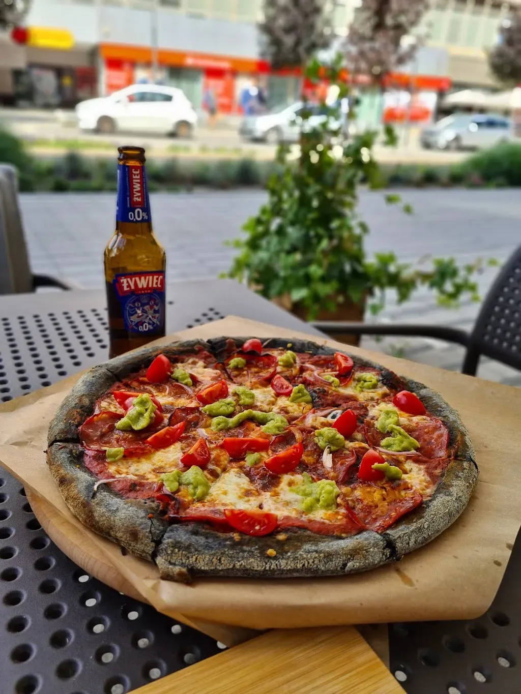 FACES - Pizza & Wine