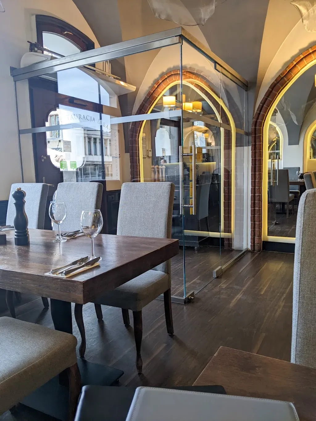 Ratuszova Restauracja & Apartamenty A.D. 1954