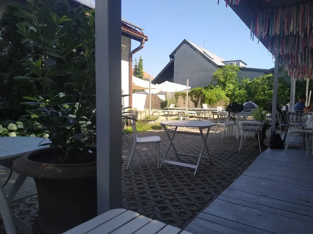 Family Restaurant & Cafe