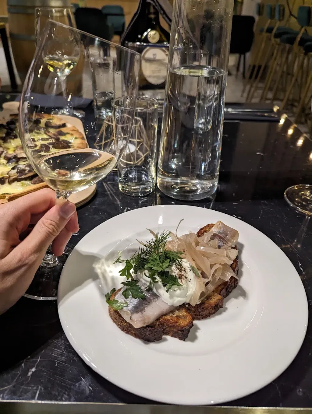 Frank - winebar, restauracja, sklep z winem