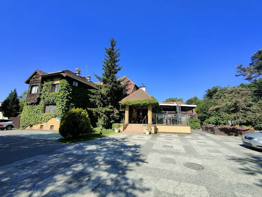 Villa Riccona Hotel & Restauracja