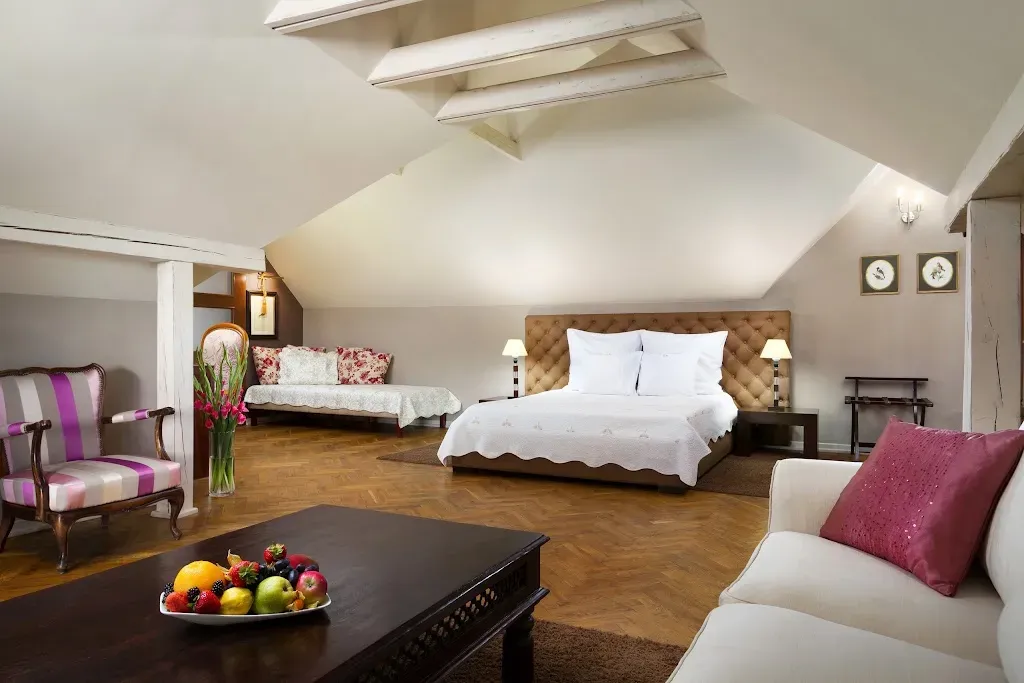 Villa Riccona Hotel & Restauracja