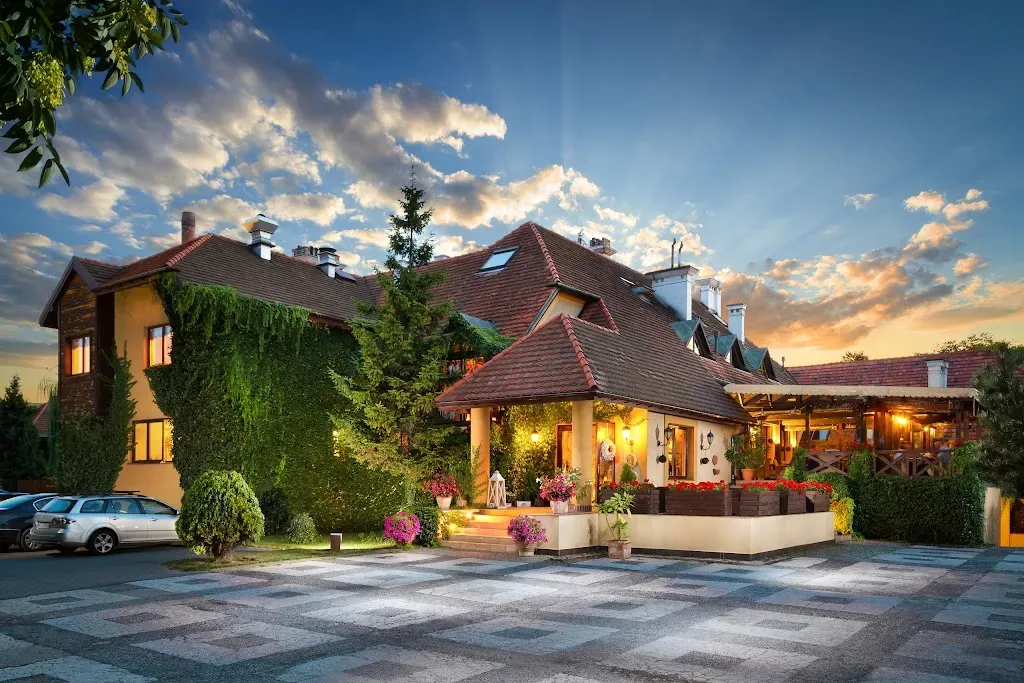 Villa Riccona Hotel & Restauracja