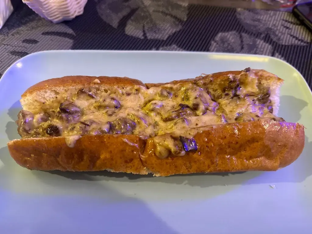 HOLLYWOOD BAR & RESTAURANT