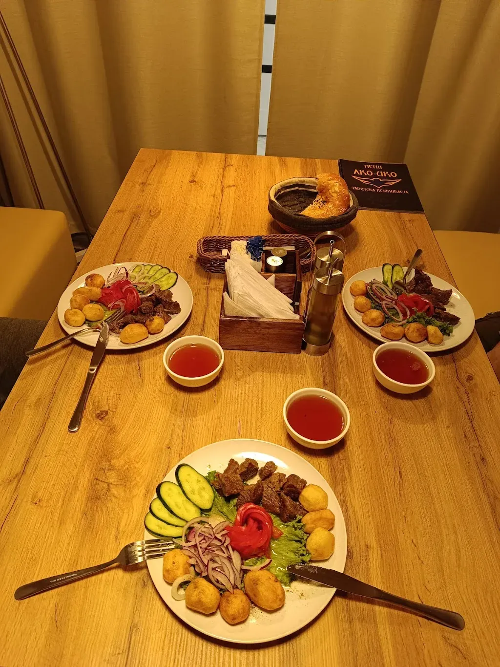 AKO-UKO Tadżycka Restauracja