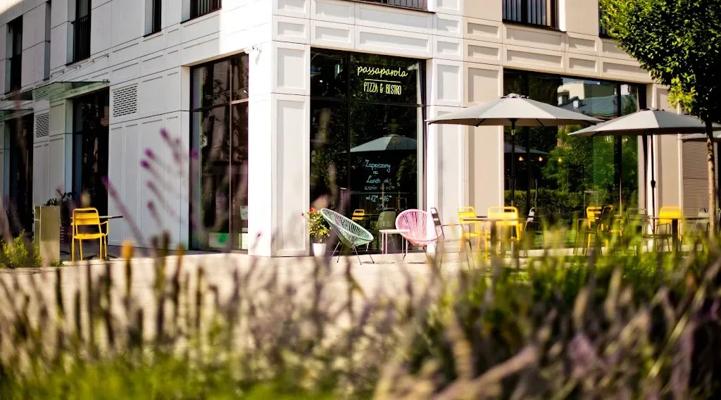 Passaparola Pizza & Bistro, pon.-sob. 13.00-21.30 (zamknięcie kuchni). Restauracja czynna do ostatniego gościa.