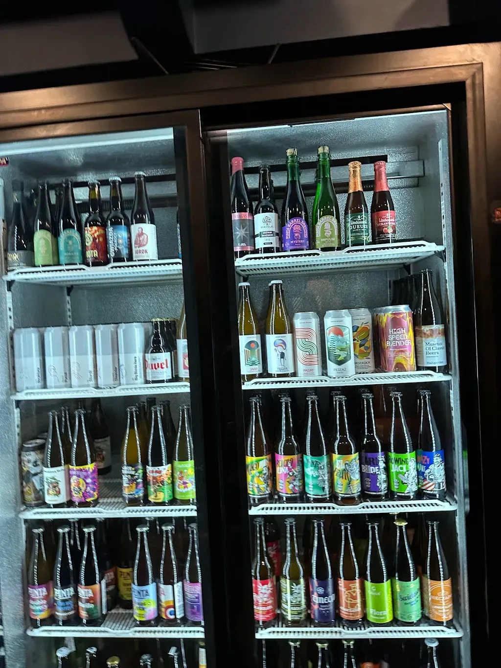 PIĘTRO NIŻEJ | CRAFT BEER PUB