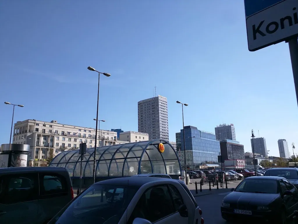 PIĘTRO NIŻEJ | CRAFT BEER PUB
