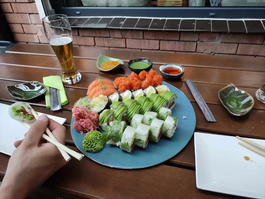 SushiRoll Bistro