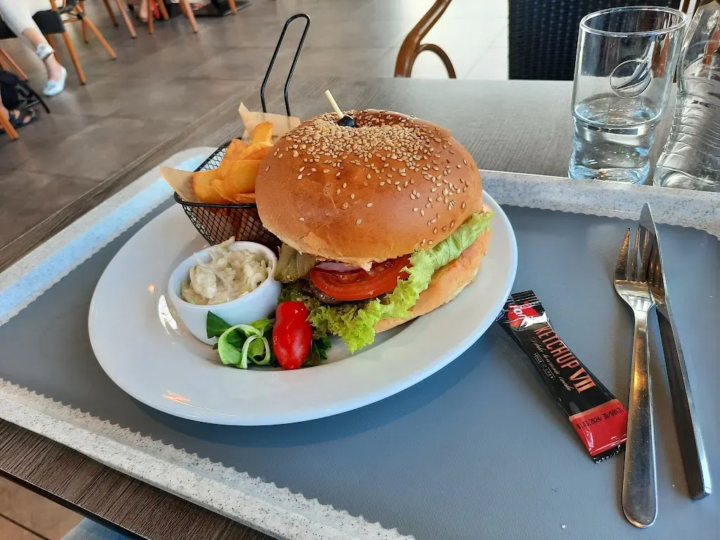 Eat & Fly