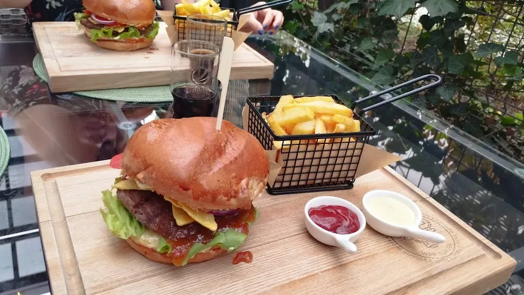 WPR BURGER