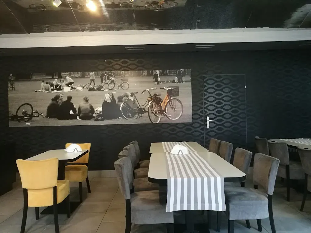 Bistro 32