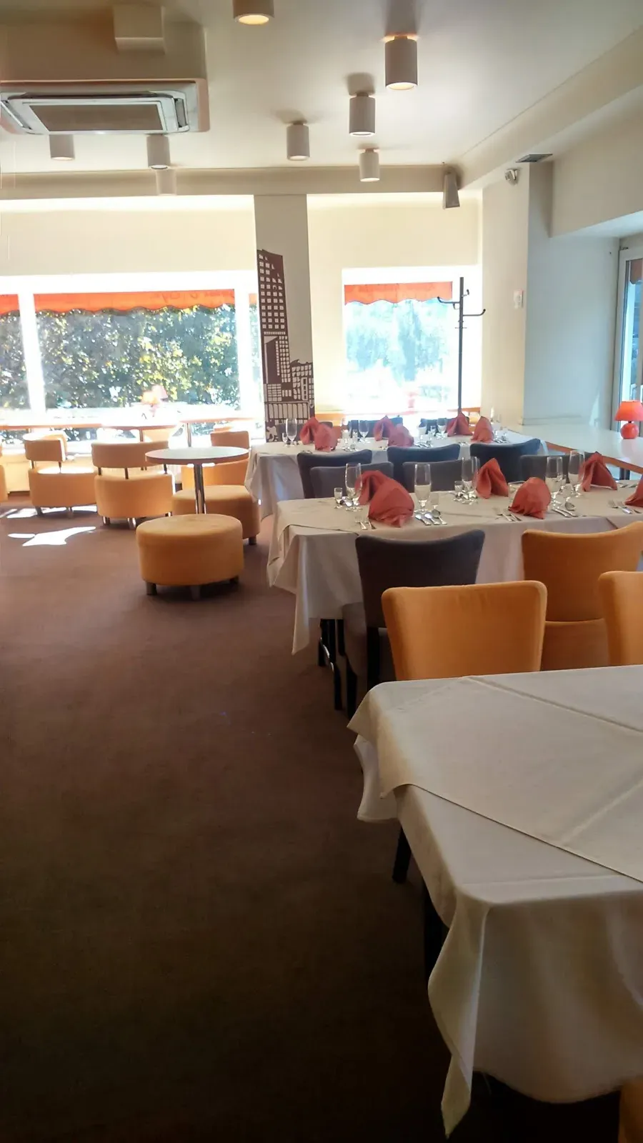 Bistro 32