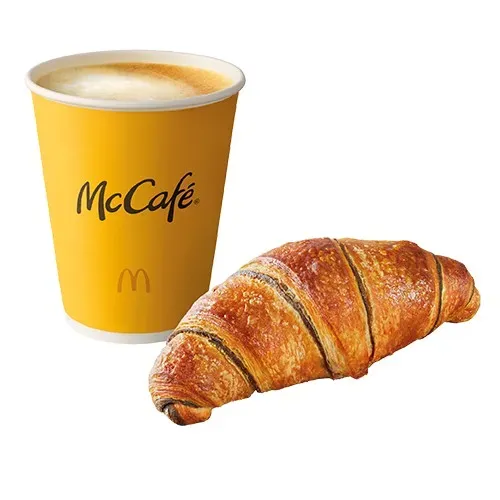 Croissant Kakaowy w zestawie z gorącym napojem