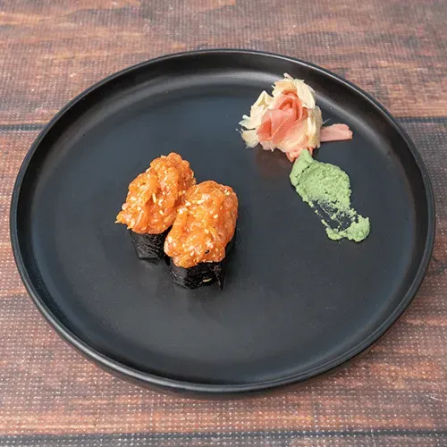 Gunkan Maki with salmon tartare