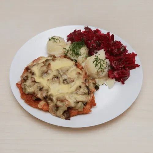 Pork loin with champignon baked with cheese