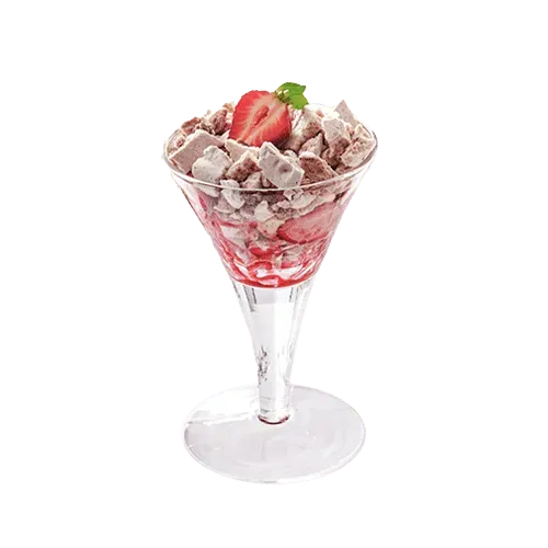 Mascarpone meringue with strawberries and passion fruit puree