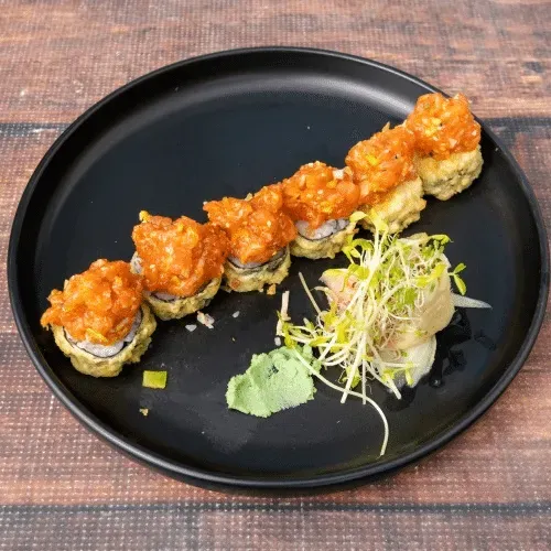 Futomaki with tempura salmon