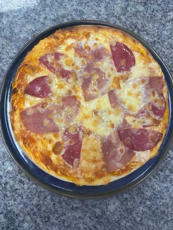 60. Pizza Salami-Schinken