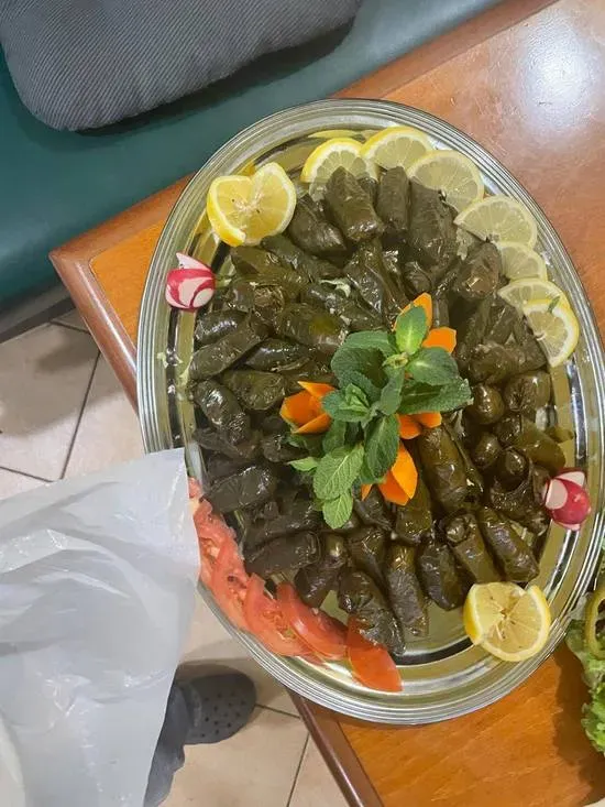 51. Weinblätter Teller