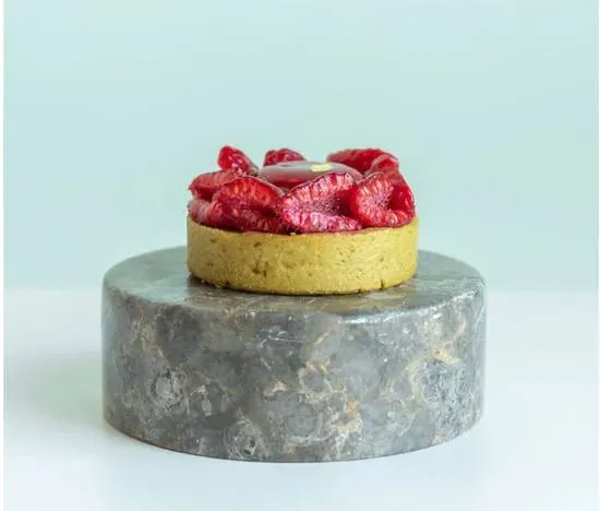 Tarta malinowa z pistacją